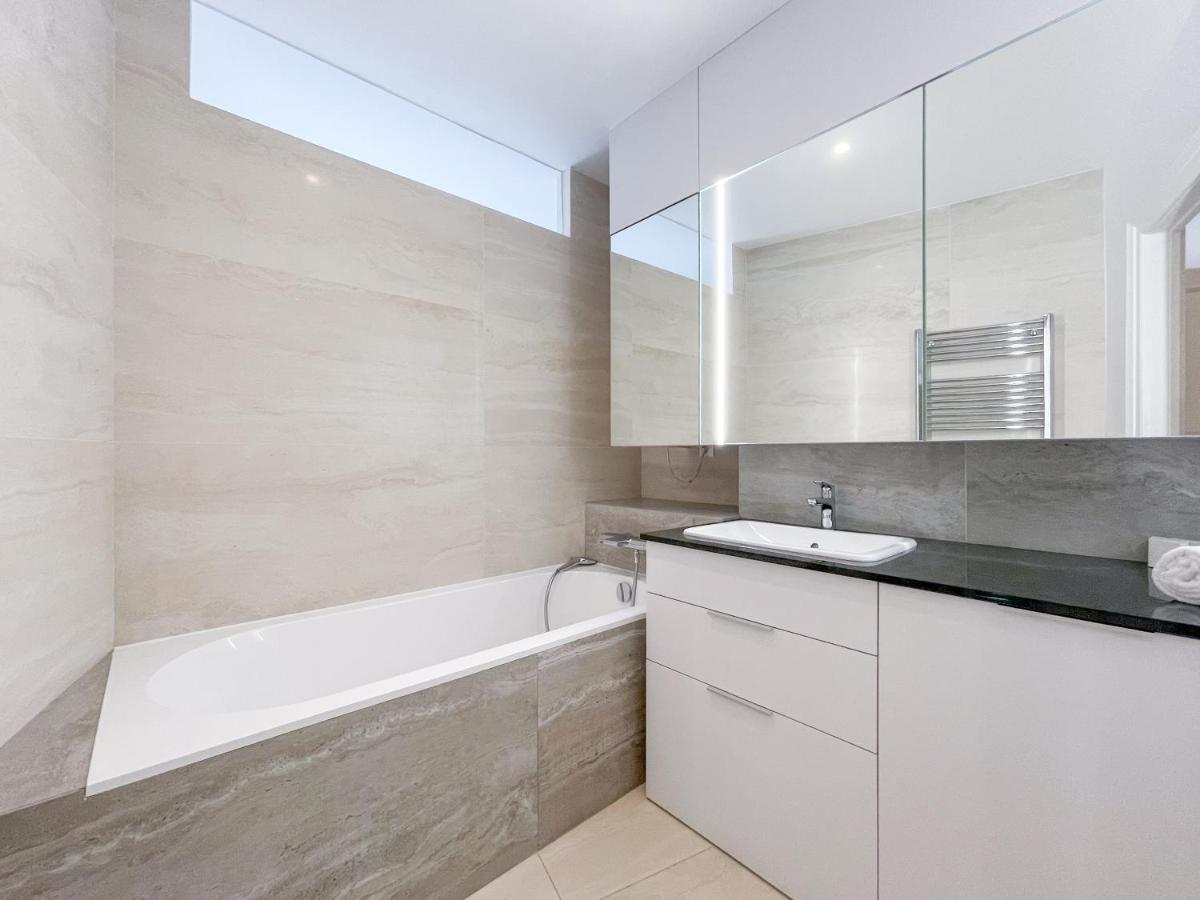 Elysian Apartment บราติสลาวา ภายนอก รูปภาพ